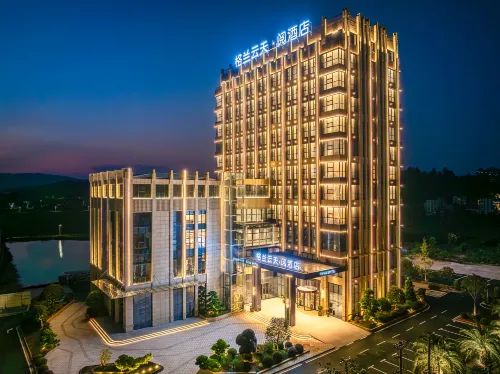 Taihe THE SKYTEL Hotel (Near the County Government) - parking