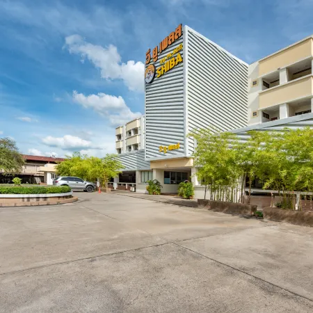 Shibaroom Nakhonratchasima Central Korat Отели рядом с достопримечательностью «Храм Сала Лой»