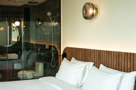 Karaarom Hotel Отели рядом с достопримечательностью «Wat Suan Mokkh»