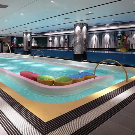 Pearl Water Cube Hotel
