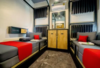 Episode 11 Hostel Sukhumvit