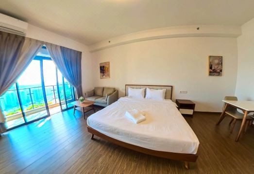 Forest City Carnelian Tower Summer Home Day Hotel의 인피니티 풀 전경