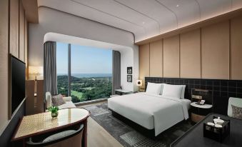 HUALUXE Shenzhen Bao'an, an IHG Hotel