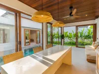 J4 Villas Sanur Hotels near شاطئ بينجيمباك