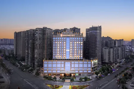 HUALUXE Hotels and Resorts LESHAN