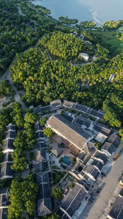 July Hidden Mountain, Sea and Lake Panoramic Resort Villa (Haiyan Nanbei Lake Scenic Area)