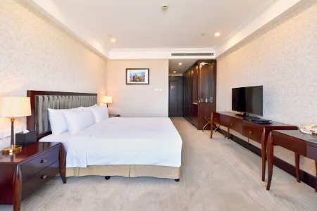 Evergreen Laurel Hotel (Shanghai) Отели рядом с достопримечательностью «Dongfang Wanguo Huiyi Center»