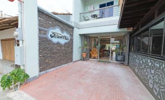 RedDoorz @ Old Buswang Road