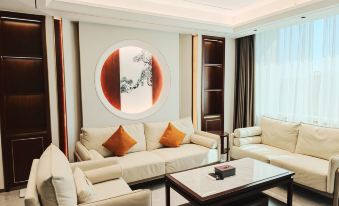 Qing Yuan New Holyton International Hotel