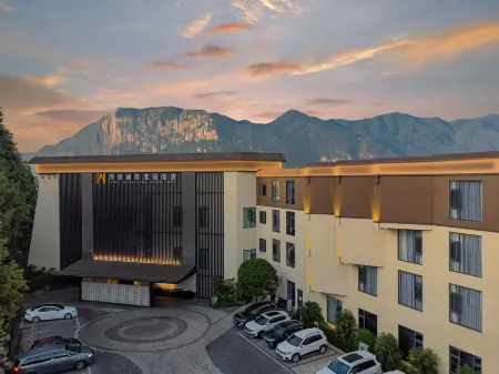 Haiwei International Resort Hotel Отели рядом с достопримечательностью «Kunming Xishan Scenic Resort»