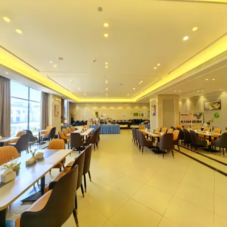 Vienna International Hotel (Tengchong Yanhu Park Branch)