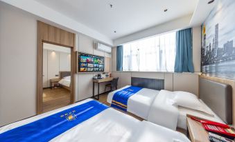 Super 8 Collection Hotel (Huanghe Mother Sculpture Xiaoxihu Subway Station)