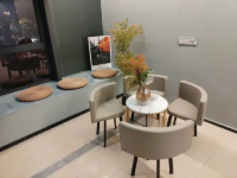 Aubrey   Youth Hostel（guanqian and pingjiang street）