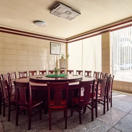 Mangshi Yiju.   hotel(Airport)