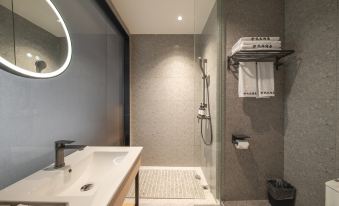 Yuepin Hotel (Maoming High speed Railway Station 1959 Cultural and Creative Street Branch)