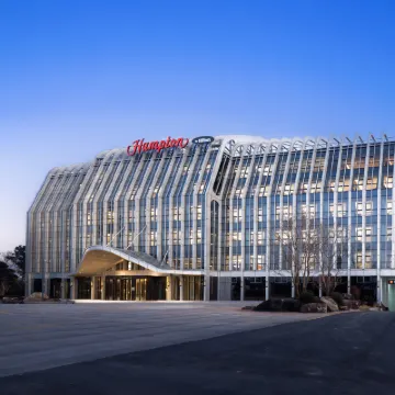 Hampton by Hilton Jinhua Sanjiangli Hotels near Yueliangwan Park