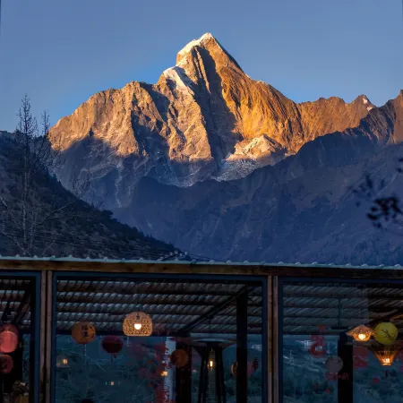 Siguniang Mountain and other winds come to the snow mountain B&B