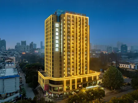 Mehood Ritz Hotel (Wuhu Pedestrian Street Jinghu Park) Отели рядом с достопримечательностью «Anhui Normal University Qijiang College (Wenjin Campus)»