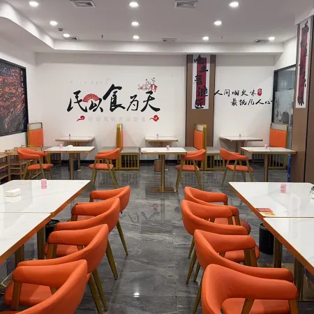 Jiuzhou Talent Apartment Отели рядом с достопримечательностью «Жухайский конный корт»