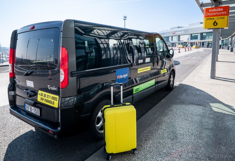 에어포트 호텔 부다페스트의 편안한 로비 공간