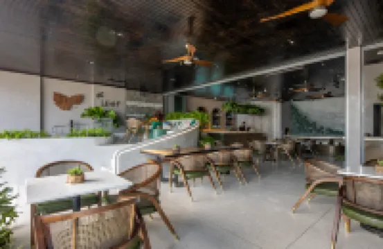 ลีฟ บีชฟร้อนท์ โรงแรม ดานัง