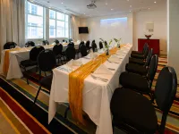 Hotel DeBrett Hotel berhampiran Taman Eden