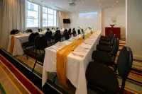 Hotel DeBrett - موقف سيارات