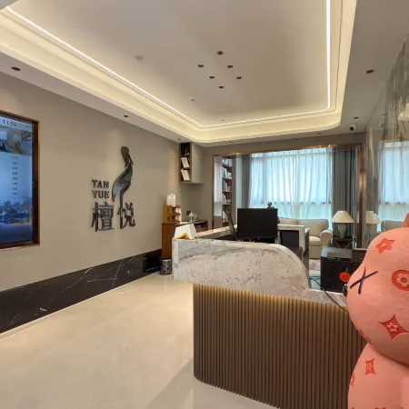 Tanyue Seaview Hotel (Zhanjiang Jinshawan Beach Wanda Plaza Branch)