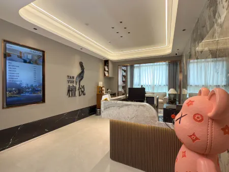 Tanyue Tingju (Zhanjiang Jinsha Bay Beach Wanda Plaza) Отели рядом со станцией Zhanjiang Railway Station