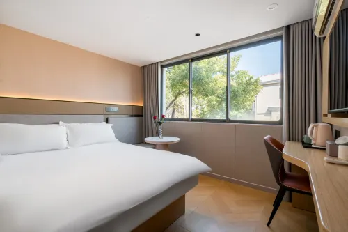 Lvdu Qing‘she Hotel