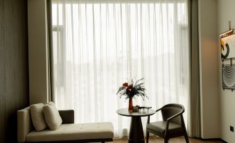 Yvonne Hotel