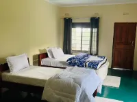 Royal South Luangwa Safaris Lodge Hotels in Mambwe