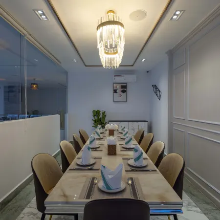 Amana Hotel & Residences Отели рядом с достопримечательностью «Русский рынок»