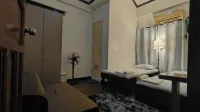 Spacious 3-Floor, 6-Bedroom House w/ WIFI, KTV, Swimming Pool, 30+PAX Hotels in 