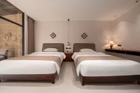 Floral Hotel·Qinglong Township, Longge Village, Hongcun Group, Qinglong Dispatch 150 meters