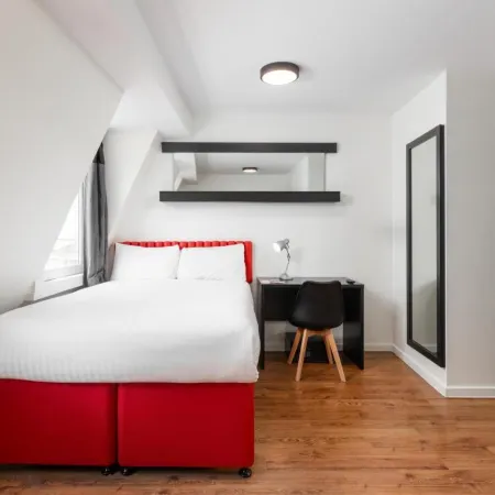 Tune Hotel Liverpool Отели рядом с достопримечательностью «Художественная галерея Вокер»