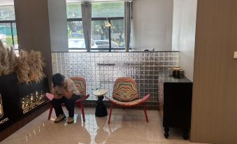 Chongqing Moyu Hotel (People's Hall Store)