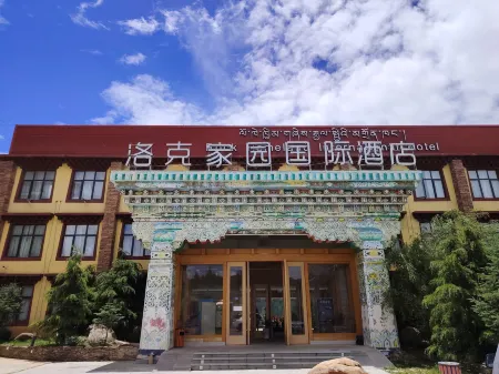 Rock Homeland International Hotel Отели рядом с достопримечательностью «Banghe and Sela»