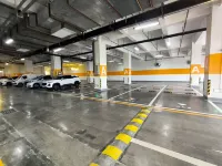 Dongfang Lishe Hotel - parking