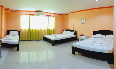 RedDoorz @ Johsons Pension House Butuan City Отели рядом с Аэропорт Банкаси