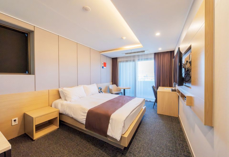 춘천 M83 호텔의 세련된 로비 또는 객실 이미지