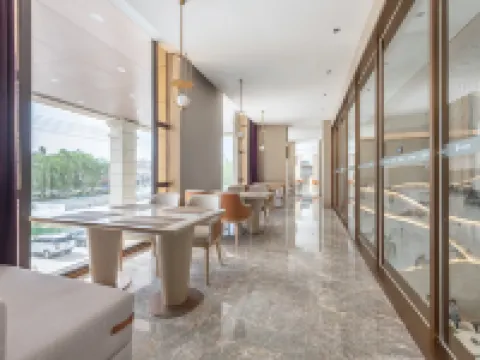 Elong Hotel (Haixi Golmud Jiangyuan Middle Road Kunlun Park Branch) Hotels in Golmud