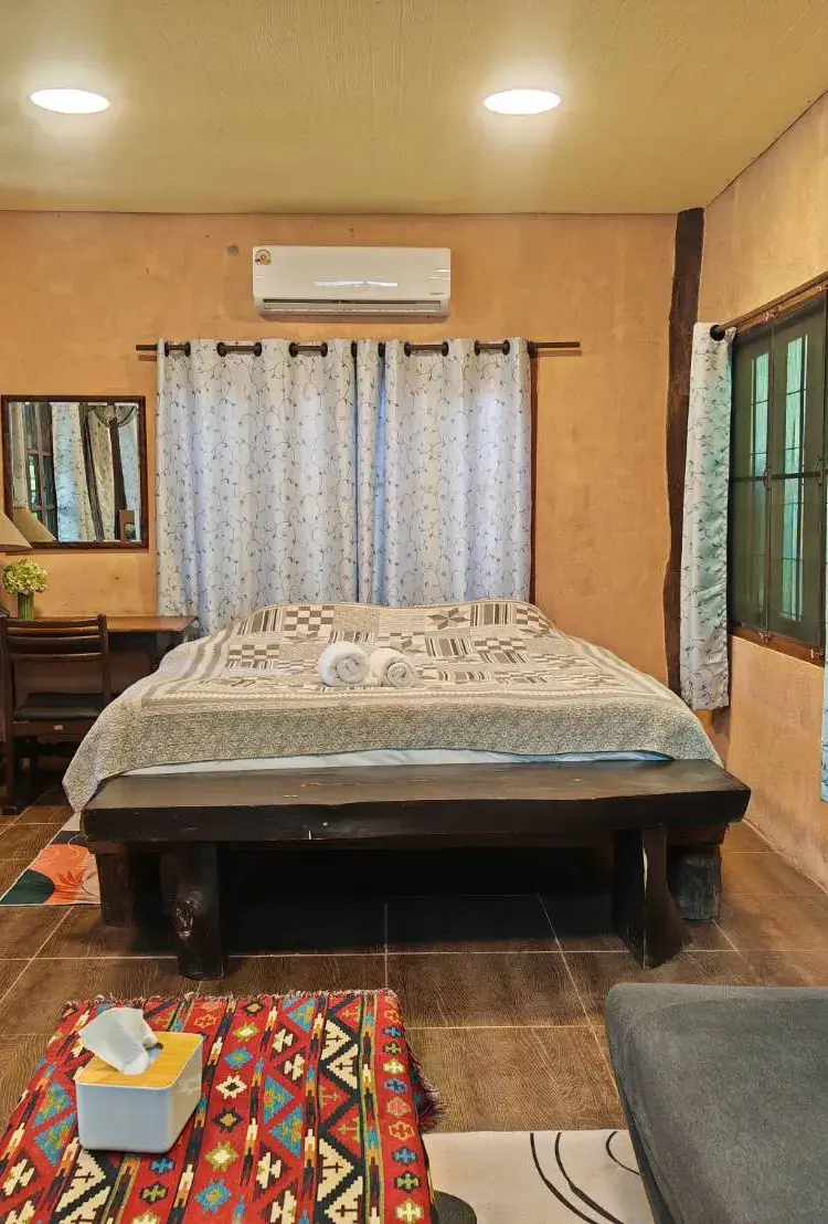 บ้านริมธาร