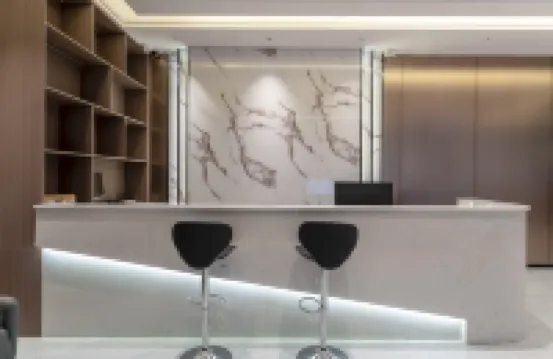 Deqing Yingzi Business Hotel