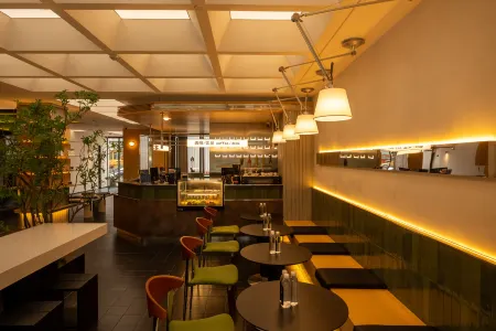 SFEEL Designer Hotel (Kunming Chuanjin Road Metro Station) Отели рядом с достопримечательностью «Kunming University of Arts and Sciences (Longquan Campus)»