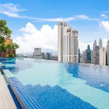 Majestic by Avery at KLCC【Located in the City Center+10 mins to Twin Towers+Rooftop Infinity pool】