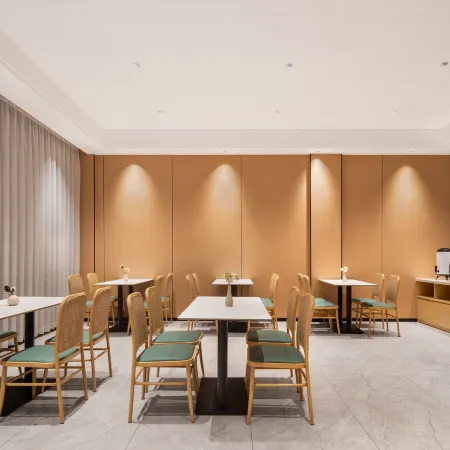 Yunju Light Luxury Hotel (Jiangmen Wanda Plaza Store)