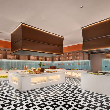 SUITES BY HILTON