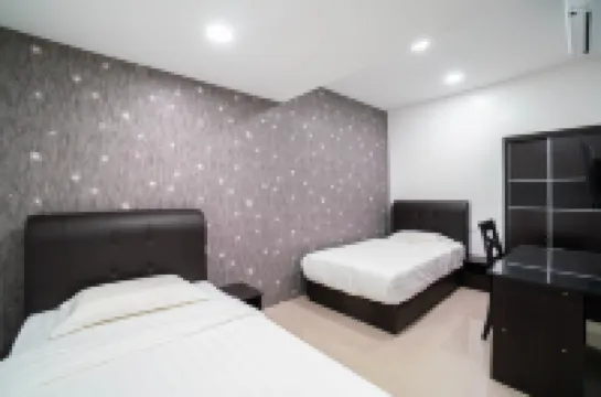 Crystal Garden Hotel (Tasik Selatan) Hotel berhampiran Chulia Facilities Management Sdn Bhd