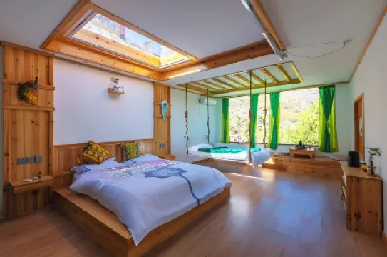 Danba Daughter Qing Manor (Jiaju Zangzhai No.1 Environmenttai Branch)